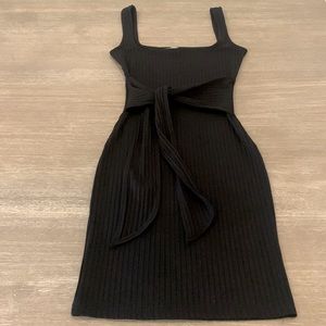 Super classy black dress for a perfect summer night out 💗